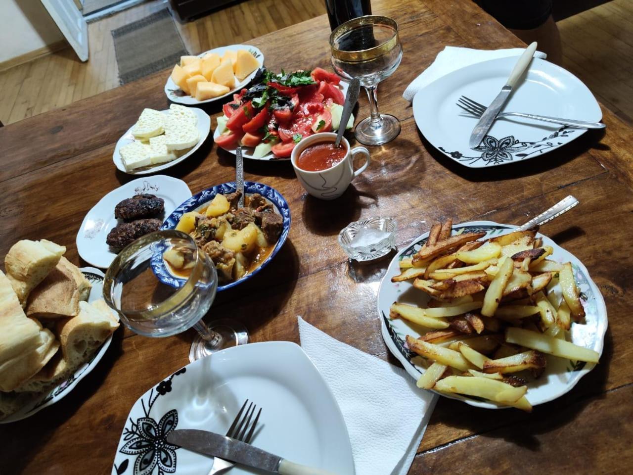 Chveni Ezo Hotel Ambrolauri Bagian luar foto