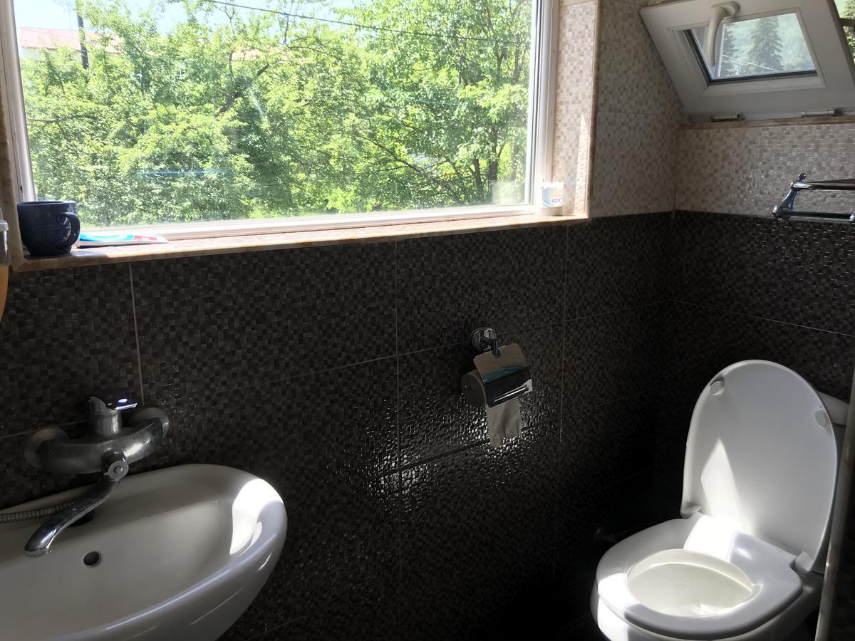 Chveni Ezo Hotel Ambrolauri Bagian luar foto